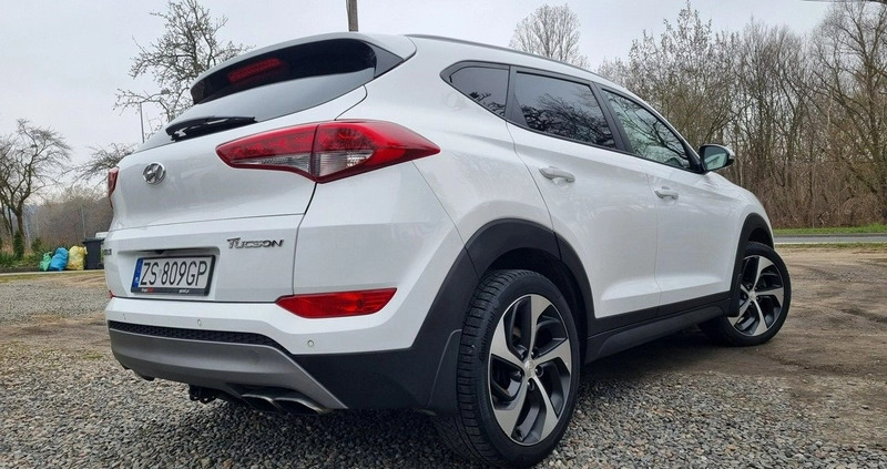 Hyundai Tucson cena 61900 przebieg: 174000, rok produkcji 2016 z Kamieńsk małe 211